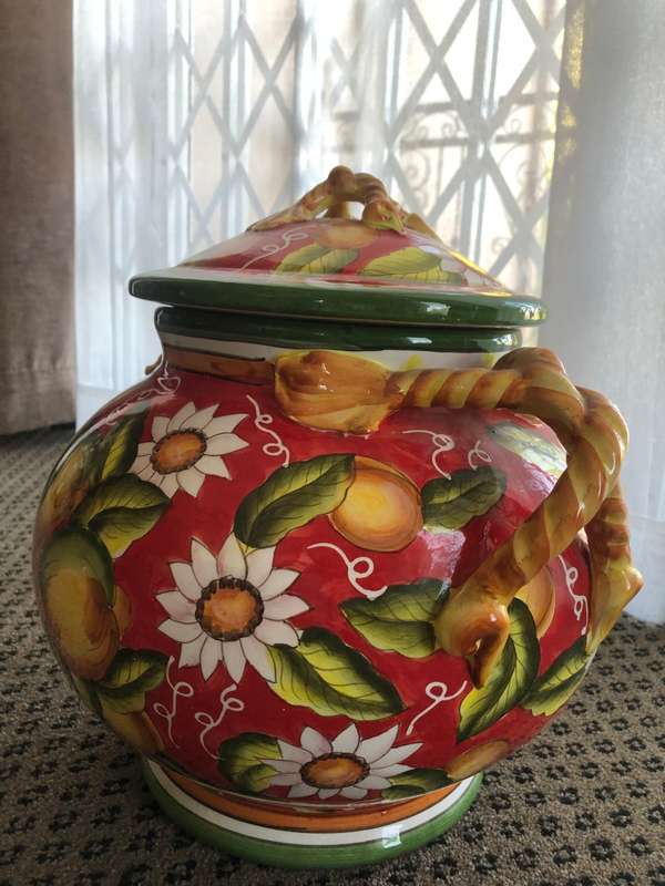 SHOWSTOPPING BRIGHTLY COLOURED CERAMIC POT