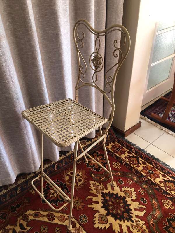 SET OF FOUR FOLDABLE IRON COUNTER/BAR CHAIRS FOR OUTSIDE OR INSIDE USE
