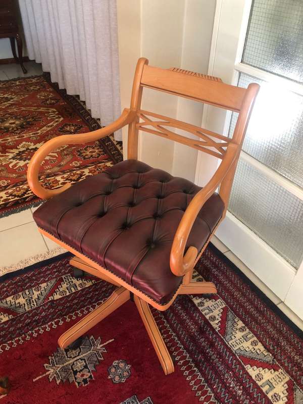GORDON FRASER SWIVEL DESK CHAIR IN VERY GOOD CONDITION