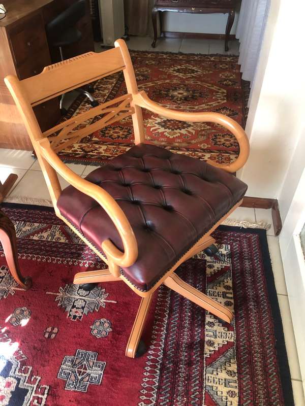 GORDON FRASER SWIVEL DESK CHAIR IN VERY GOOD CONDITION
