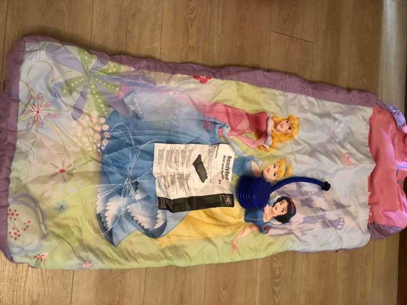 ALL-IN-ONE TODDLERS' DISNEY PRINCESSES READYBED IN VERY GOOD CONDITION.