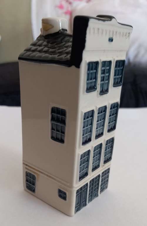 Blue Delft KLM Airlines BOLS Amsterdam Delft Bols Miniature House 47