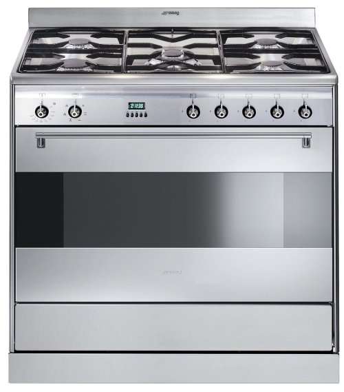 Bulk Auction 4 x Fridges, 1 x pizza oven and smeg free standing stove/oven