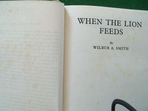WILBUR SMITH ... WHEN THE LION FEEDS ... HARDCOVER .... SMALL SIZE