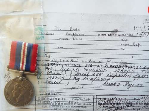 1939 / 45 WAR MEDAL WITH COPY SERVICE CARD ...  DE BRUTO