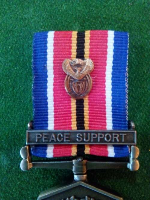 SADF / SANDF TSHUMELO (GSM) MEDAL WITH PEACE SUPPORT BAR AND MENTION IN DESPATCHES