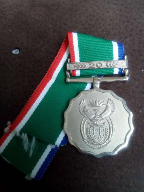 SADF / SANDF ... SERVICE MEDAL WITH 20 YEAR SERVICE BAR .. FULL SIZE UNNUMBERED.