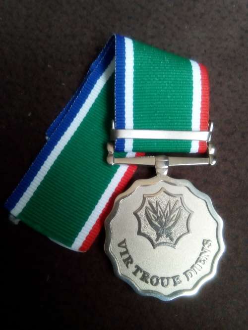 SADF / SANDF ... SERVICE MEDAL WITH 20 YEAR SERVICE BAR .. FULL SIZE UNNUMBERED.