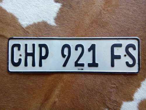 VINTAGE VEHICLE REGISTRATION NUMBER PLATE  .. FS  PROVINCE .. METAL