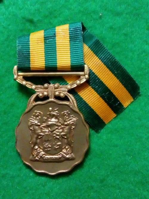 SADF ... 30 YEAR GOOD SERVICE MEDAL (GOLD) .. FULL SIZE ..NEW RIBBON INCLUDED