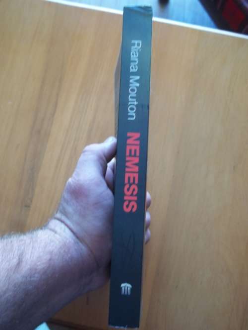 RIANA MOUTON .. NEMESIS (AFRIKAANS). SAGTEBAND