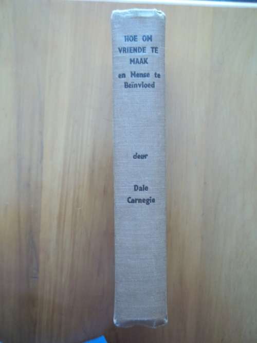 HOE OM VRIENDE TE MAAK EN MENSE TE BEINVLOED .. DALE CARNEGIE (AFRIKAANS) HARDCOVER