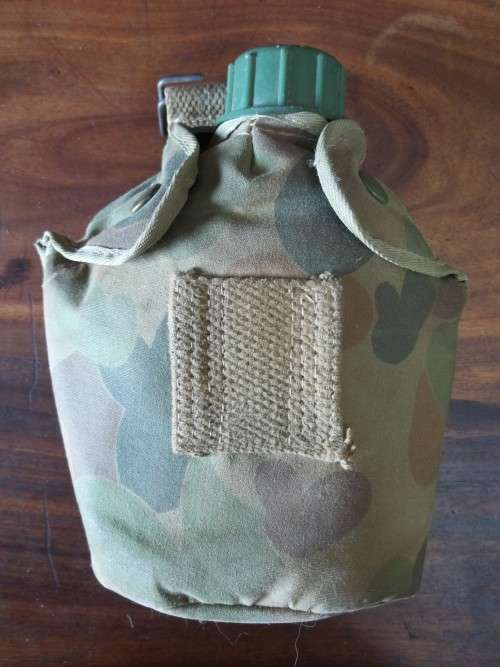 AUSTRALIA 1991 (GULF WAR ERA) WATER BOTTLE WITH CAMO POUCH