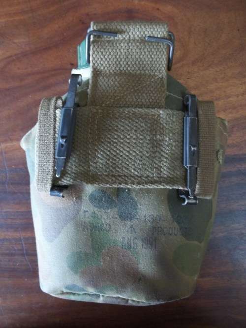 AUSTRALIA 1991 (GULF WAR ERA) WATER BOTTLE WITH CAMO POUCH