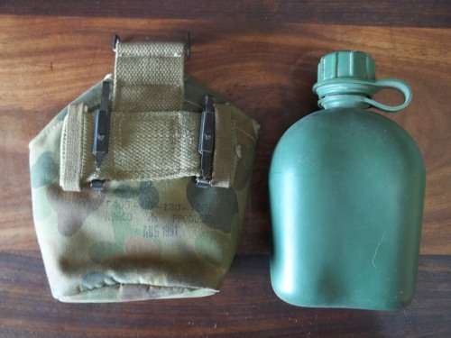 AUSTRALIA 1991 (GULF WAR ERA) WATER BOTTLE WITH CAMO POUCH