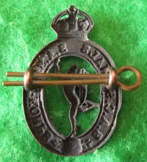 WW2 ERA BLACK S.A. SIGNALS LEFT COLLAR BADGE (OWEN 1232) LUGS INTACT