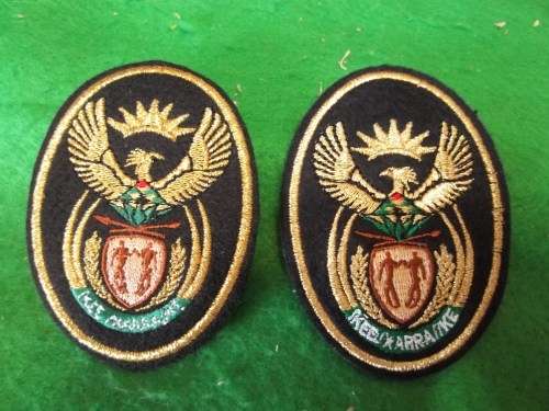 SANDF WO2 RANK PAIR - LUREX THREAD - PINS INTACT
