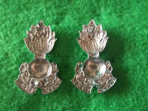 SADF - ENGINEER CORPS COLLAR BADGES PAIR - PINS INTACT