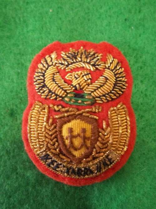 SANDF SENIOR OFFICER CAP / BERET BADGE - BULLION, PADDED - UNUSED