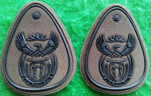 ## NOT CURRENT ISSUE ## .. SANDF - WO 1 (STAR) COLLAR RANK PAIR