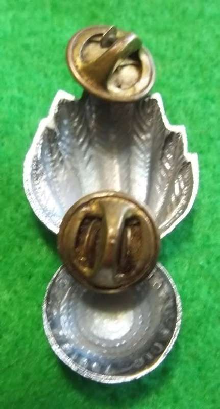 SA ARTILLERY CAP BADGE (CHROME) - PINS INTACT
