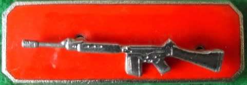 SADF - (ARMY) SHARPSHOOTER METAL BREAST BADGE - PINS INTACT - (ENAMEL)