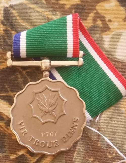 SANDF 10 YEAR SERVICE MEDAL - SWIVEL TYPE - REAR NUMBERED