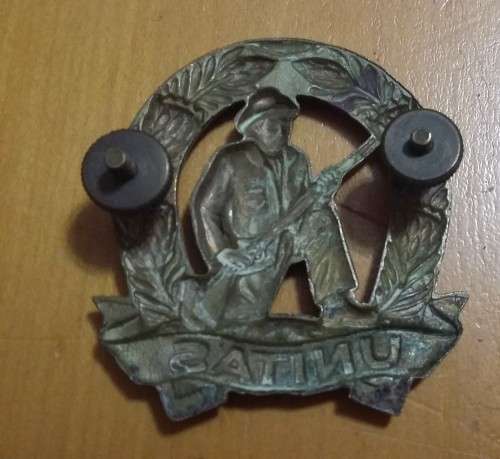 SADF - COMMANDO (UNITAS) CAP BADGE - SCREW POSTS INTACT