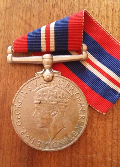 1939 / 45 WAR MEDAL - 19708 A.T. KEMPSON