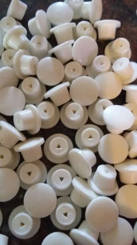 LOT OF 50 X PLASTIC " SKILPAADJIES " PINSTOPS (WHITE)