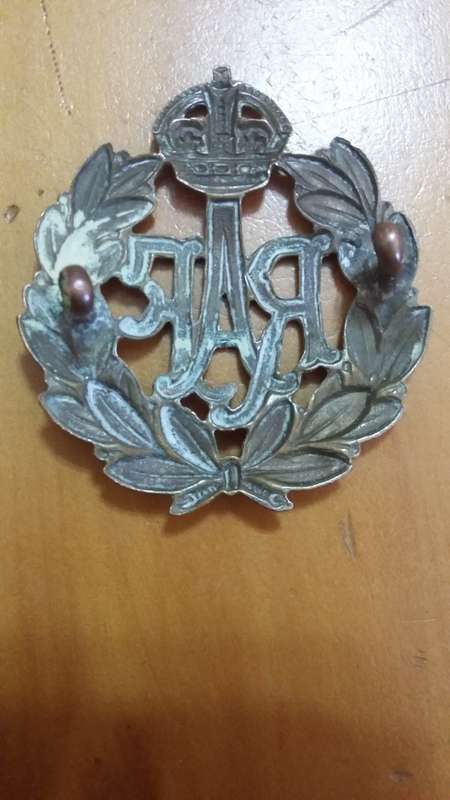 WW2 RAF CAP BADGE - LUGS INTACT