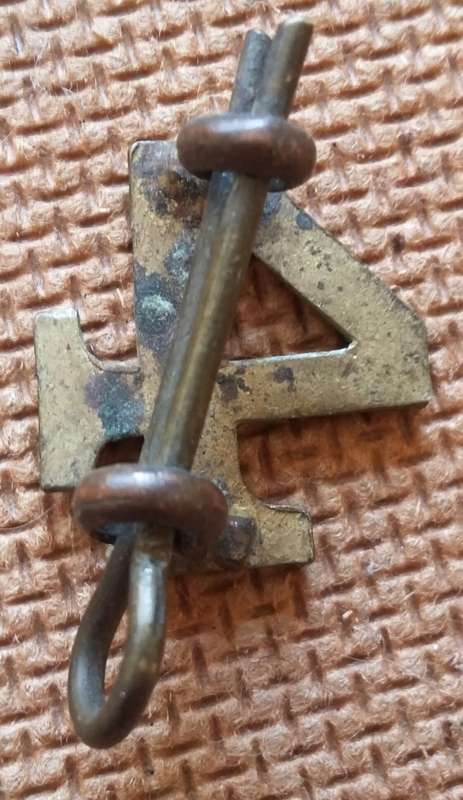 SADF  UNKNOWN NUMBER 4 BADGE - LUGS INTACT