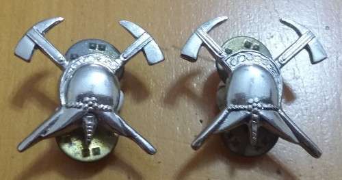 SAAF - 2 X FIREMAN COLLAR BADGES ( FACING ) - PINS INTACT