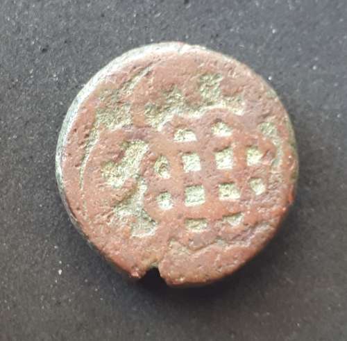 UNKNOWN HAMMERED COPPER COIN 2CM ACROSS