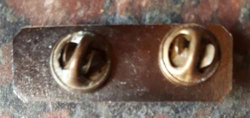 SADF - SILVER MARKSMAN BADGE ` SKIETBALKIE` (FULL SIZE) PINS INTACT