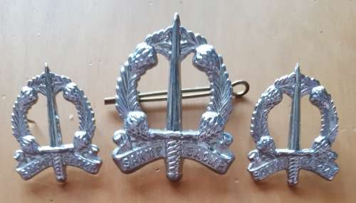 SADF - MIL POLICE CAP AND COLLAR BADGE SET - PINS / LUGS INTACT