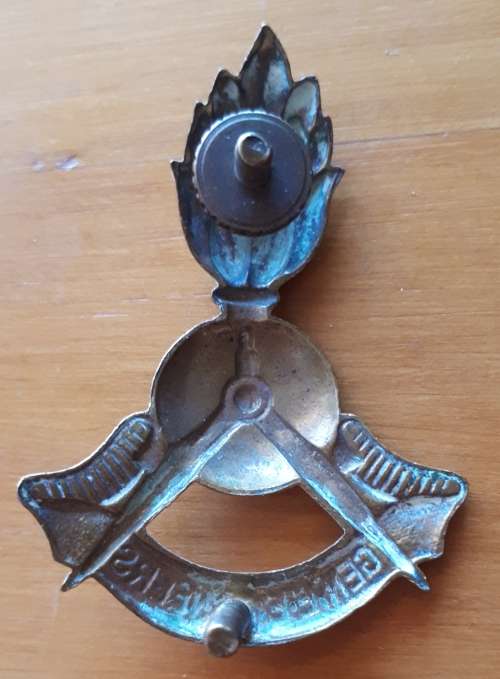 SADF - ENGINEER CORPS CAP BADGE - SCREWS INTACT