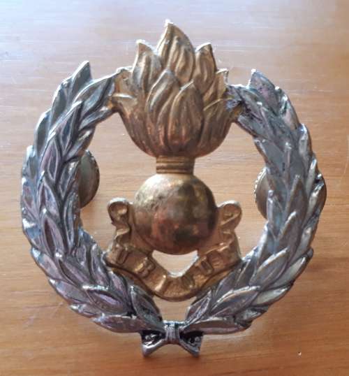 SADF ENGINEER CORP CAP BADGE - SCREWS INTACT