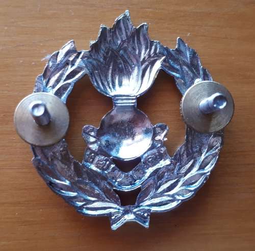 SADF ENGINEER CORP CAP BADGE - SCREWS INTACT