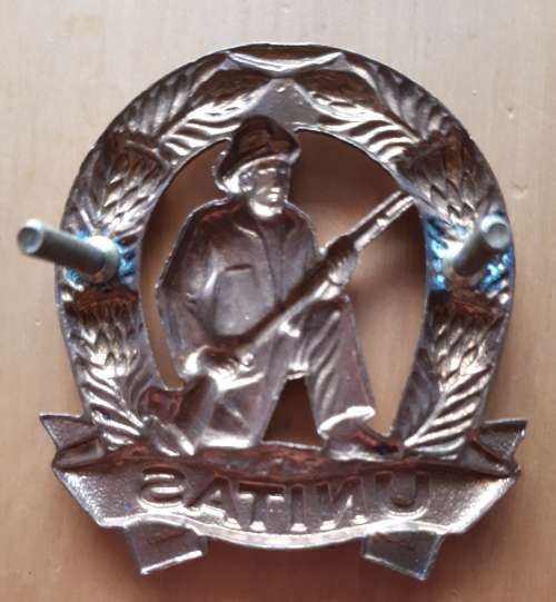 SADF -- GILDING COMMANDO (UNITAS) CAP BADGE - SCREWS INTACT