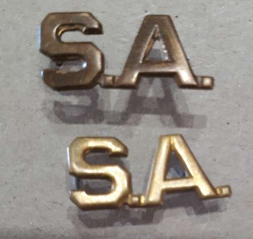 SADF - GILDING SA COLLAR TITLE PAIR  - PINS INTACT