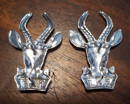 SADF - SA INFANTRY (SAI) COLLAR BADGE PAIR - PINS INTACT