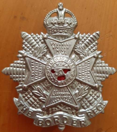 BRITAIN - THE BORDER REGIMENT CAP BADGE - SLIDER INTACT (WHITE METAL)