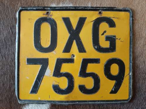 OLD (NOT CURRENT)  VEHICLE NUMBER PLATE