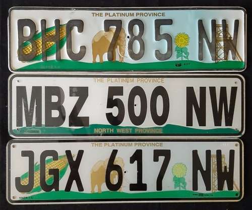 OLD VEHICLE NUMBER PLATE LOT (EX PUB DECOR)