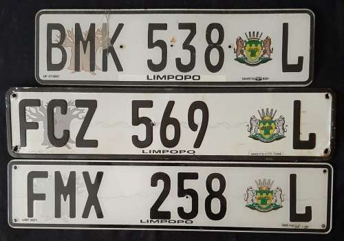 OLD VEHICLE NUMBER PLATE LOT (EX PUB DECOR)