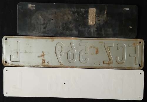 OLD VEHICLE NUMBER PLATE LOT (EX PUB DECOR)