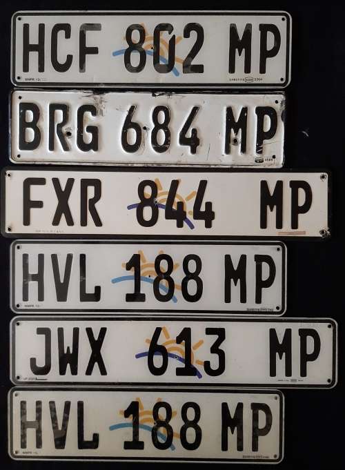 OLD VEHICLE NUMBER PLATE LOT (EX PUB DECOR)