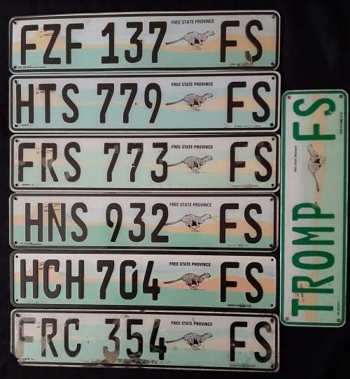 OLD VEHICLE NUMBER PLATE LOT (EX PUB DECOR)