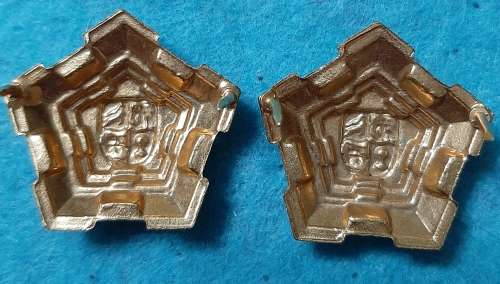 SADF 2 X FULL SIZE GILDING MAJOR CASTLE RANK  PIPS  -- ALL PINS INTACT